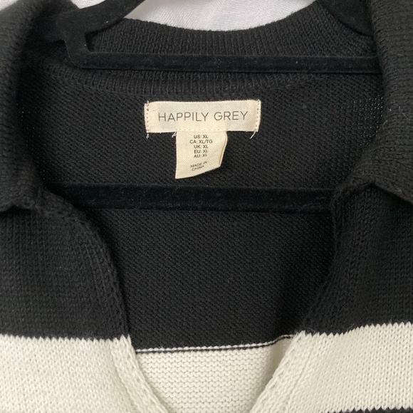 Cropped Black and White Striped Collared Sweater - Picture 2 of 4